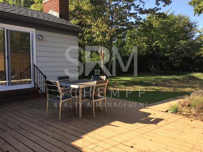 Building Photo - Updated 4BR with two living spaces in Hikes Point **Available Now**