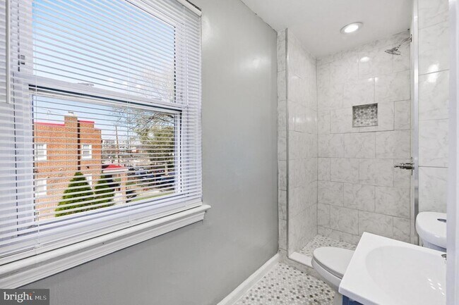 Building Photo - 4029 Grant St NE