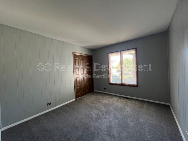 Building Photo - 1536 Young Cir