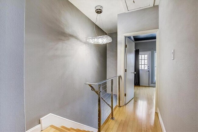 Building Photo - 1307 Kinney Ave