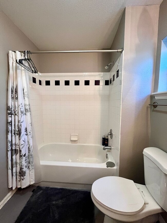 Building Photo - South Longmont Townhome with Attached Garage & Private Patio