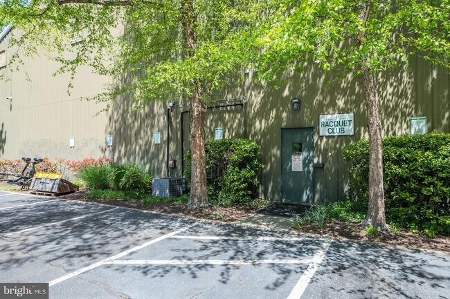 Building Photo - 307 Yoakum Pkwy