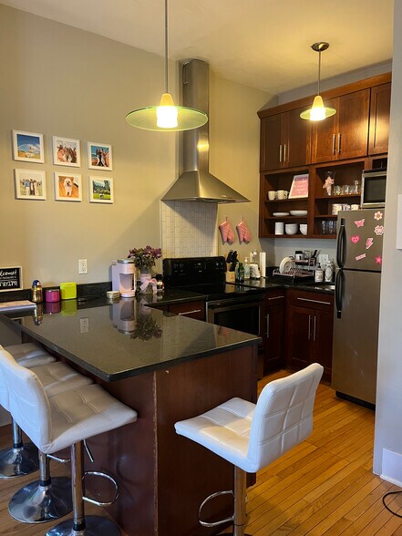 Primary Photo - 656 Tremont St