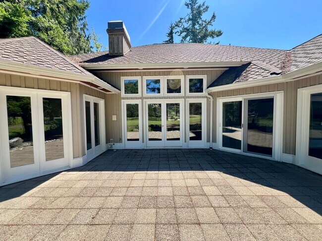 Building Photo - Beautiful 3-Bed 3-Bath home on Semiahmoo G...