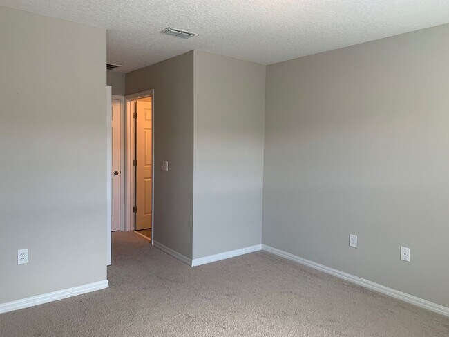 Building Photo - MOVE IN SPECIAL- 4/2.5 Energy Efficient Townhome in St. Cloud