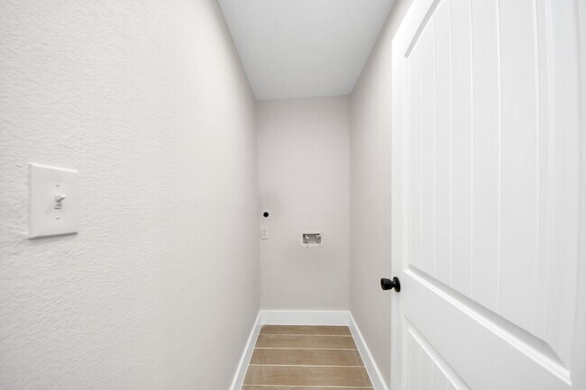 Building Photo - 5903 Belneath St