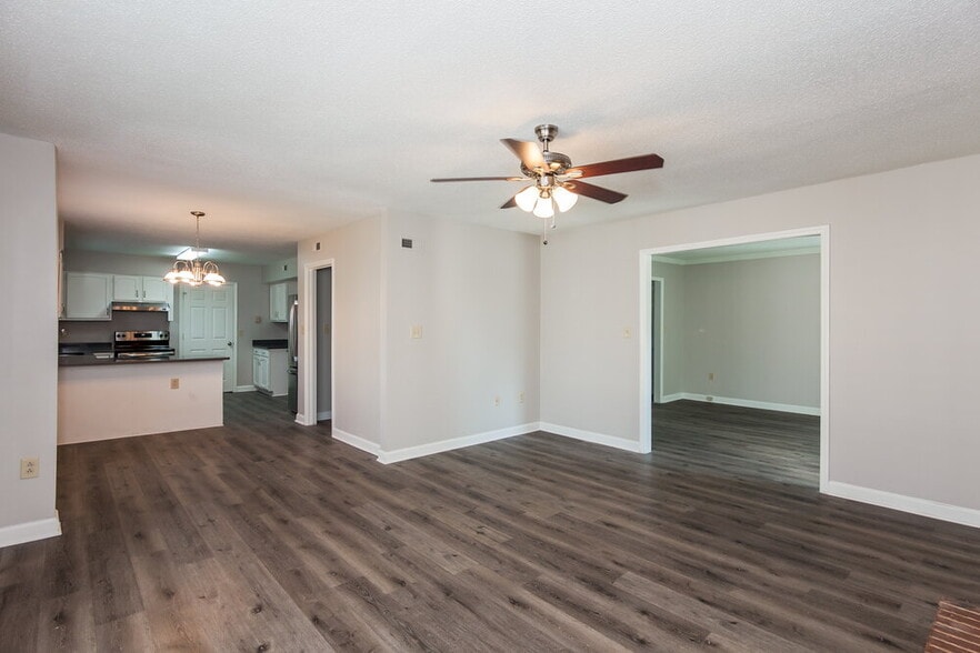 Building Photo - 9313 Fairmead Dr