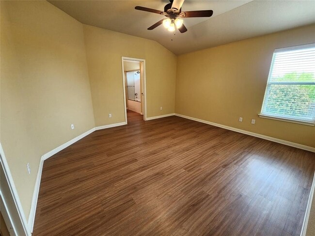 Building Photo - 107 Lavaca Loop