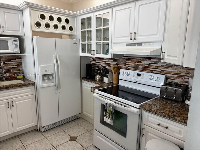 Building Photo - 3725 S Ocean Dr
