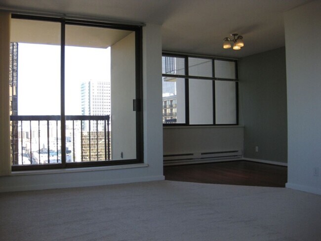 Building Photo - Beautiful bright One Bedroom Condo With St...