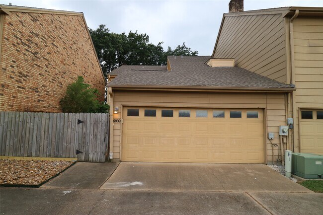 Building Photo - 9939 Kemp Forest Dr