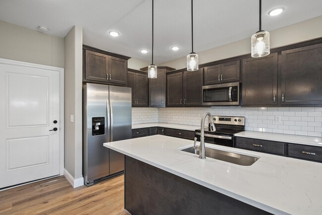 Building Photo - 626 Rapp Dr