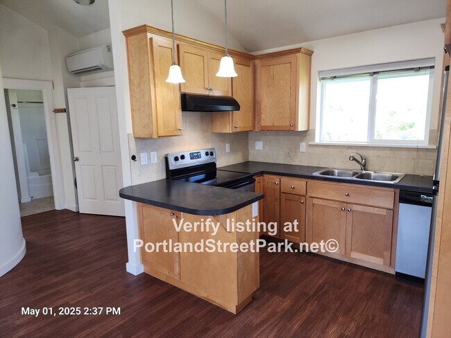 Building Photo - 2929 Portland St