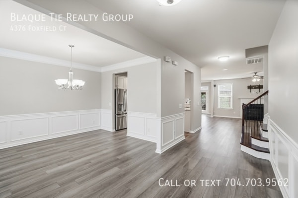 Building Photo - 4376 Foxfield Ct