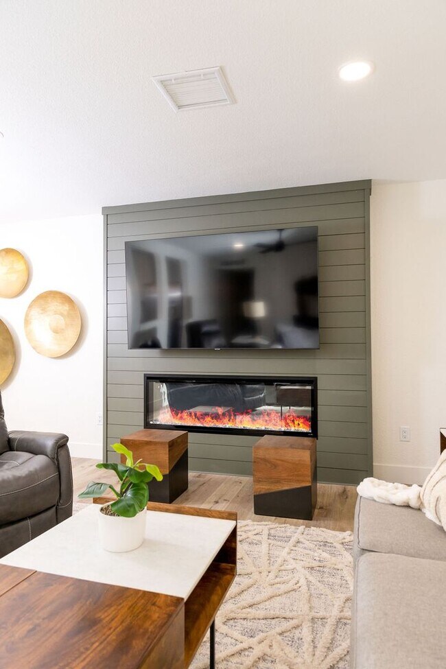 Building Photo - Beautiful Lake Havasau Home