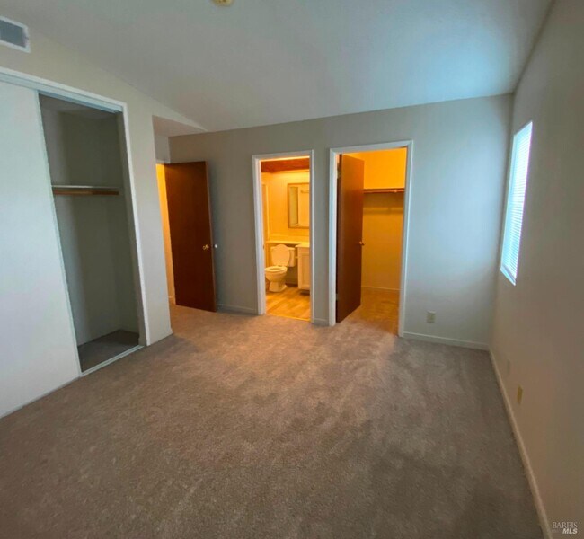 Building Photo - 369 Limerick Way