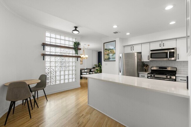 Building Photo - 1021 Grand St