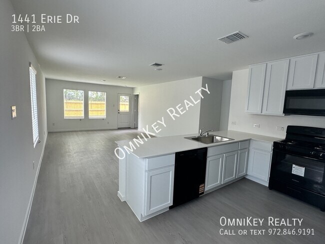 Building Photo - 1441 Erie Dr