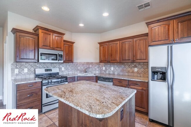 Building Photo - 3 Bedroom Townhome In Southgate Community