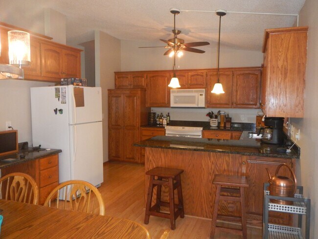 Building Photo - Nice 3 Bedroom 2.5 Bathroom house in Hudson