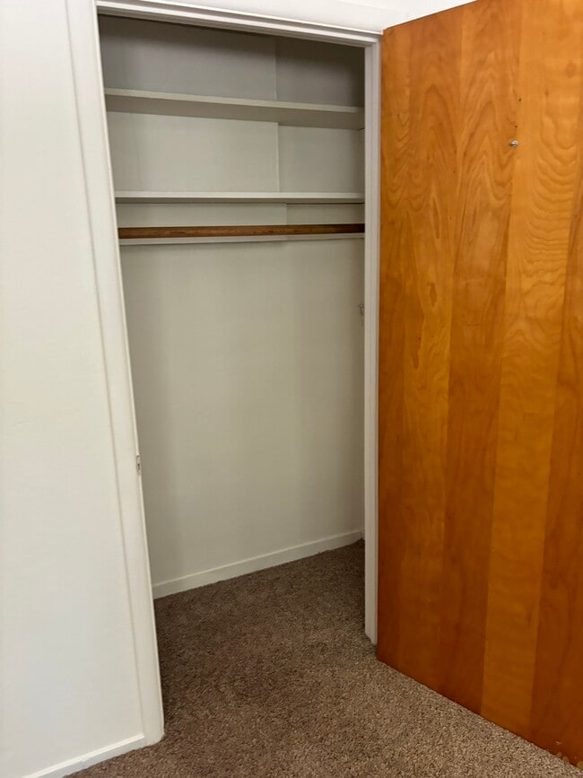 Building Photo - 2708 Armstrong Ave