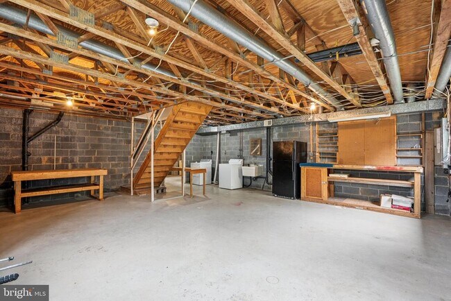 Building Photo - 1208 N Quantico St