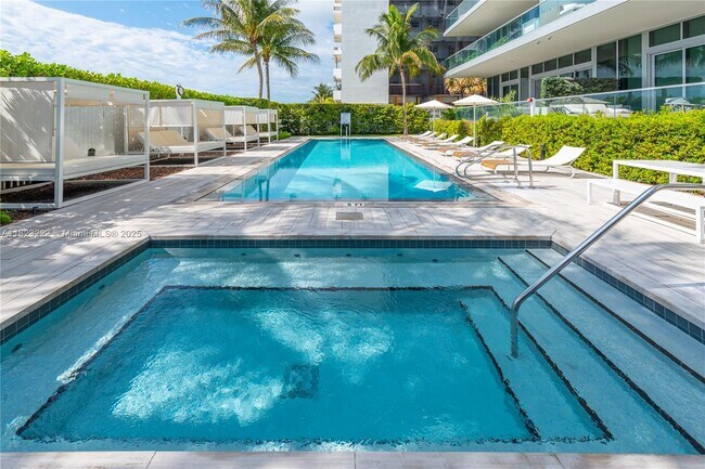 Building Photo - 321 Ocean Dr