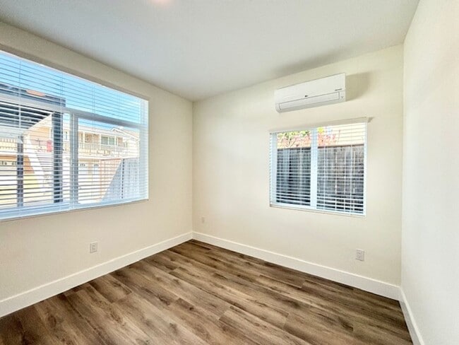 Building Photo - 127 S Santa Rosa St