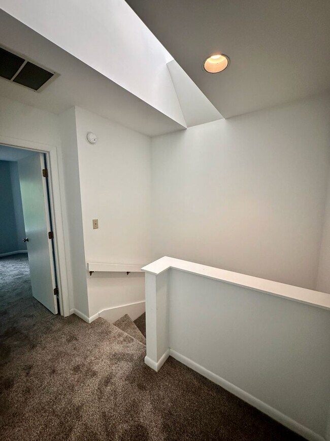 Building Photo - 1209 Chatham Ridge