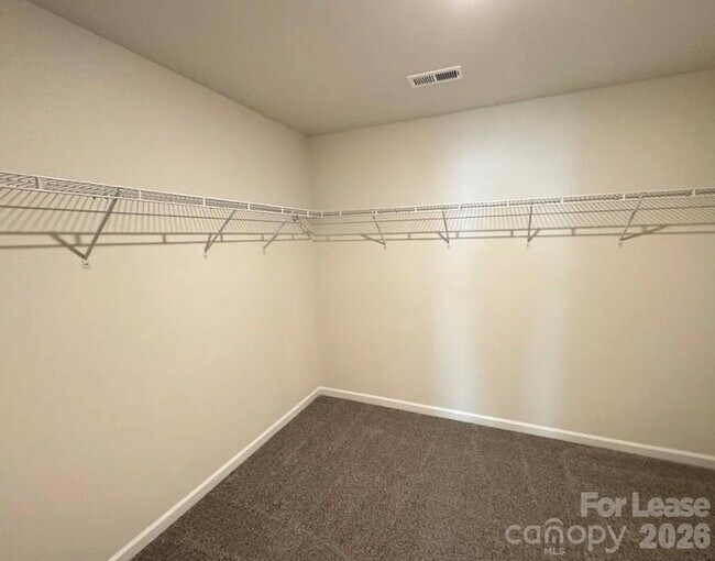 Building Photo - 1830 Vanderlyn St