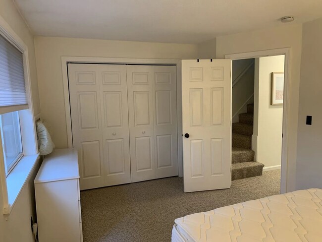 Building Photo - Spacious 2BR/1.5BA w/ Loft Available Now!!!