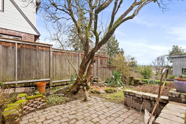 Building Photo - 3-Story Greenlake Home with a View - Deck ...