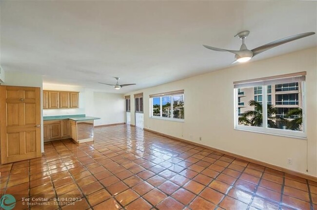 Building Photo - 720 Bayshore Dr