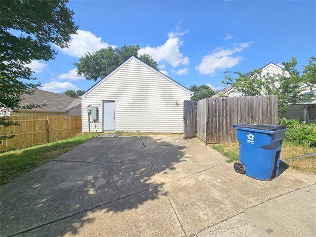 Building Photo - 2208 Teakwood Ct