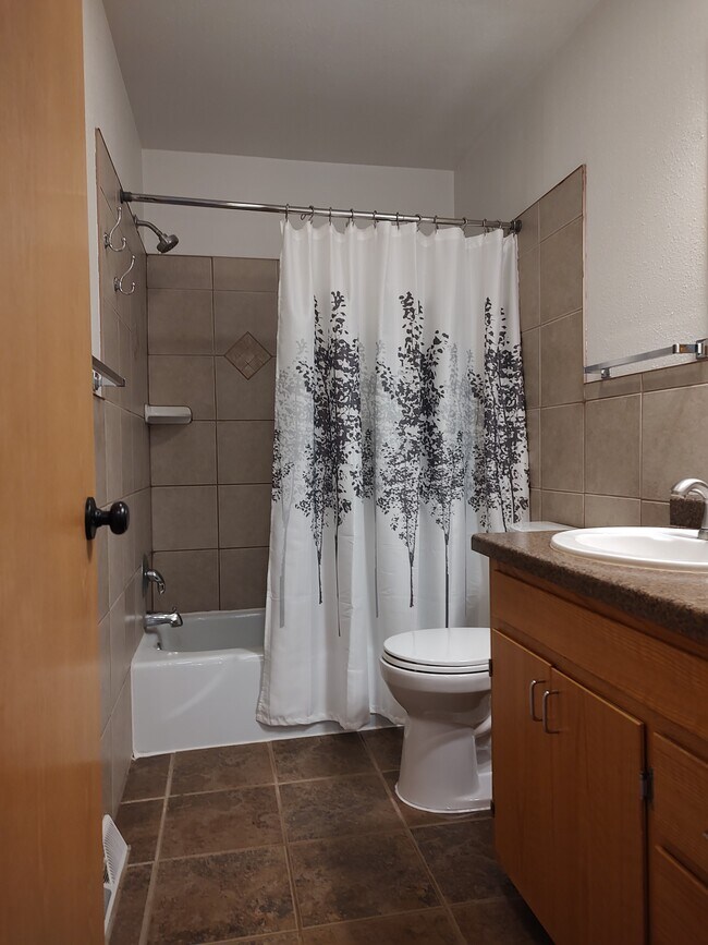 Full Bath - 713 Moreland Ave