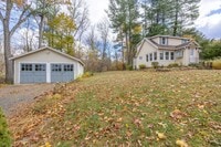 Building Photo - Charming 2 Bedroom Home