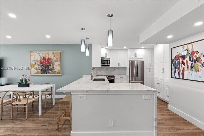Building Photo - 2100 S Ocean Dr