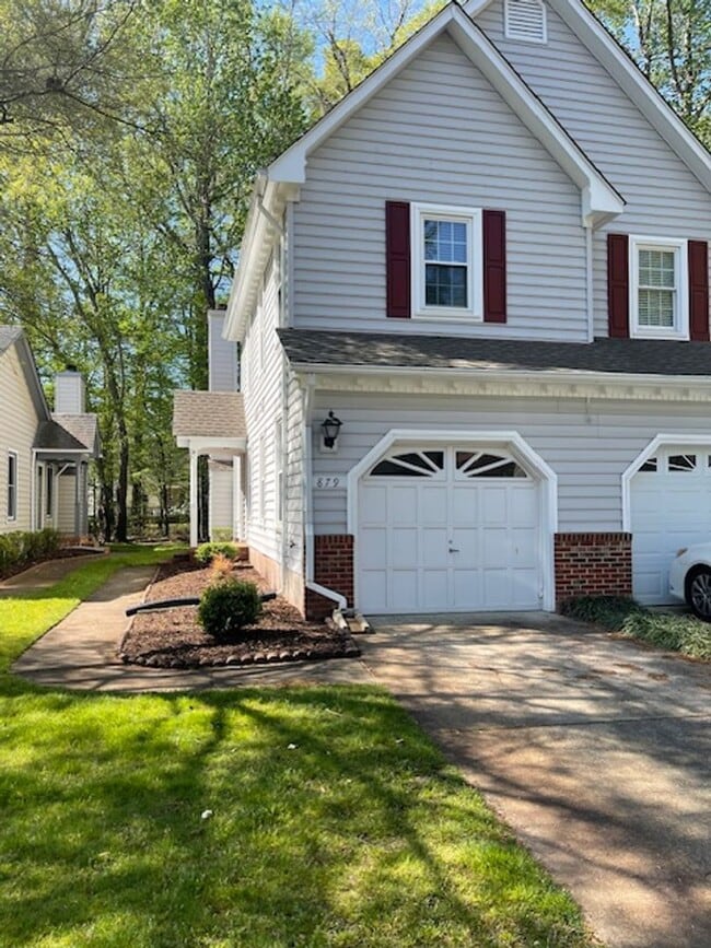 Building Photo - FOR RENT RIVER WALK CHESAPEAKE!