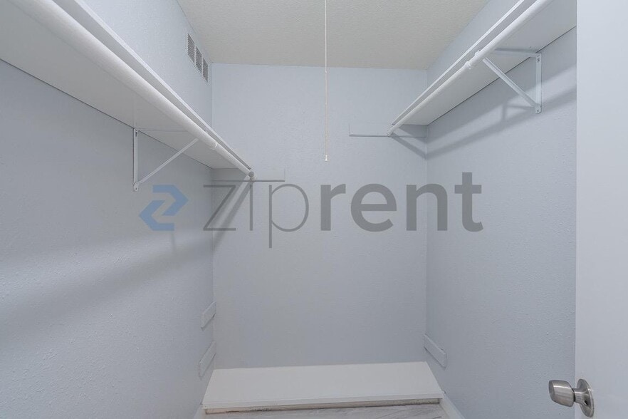 Building Photo - Unit