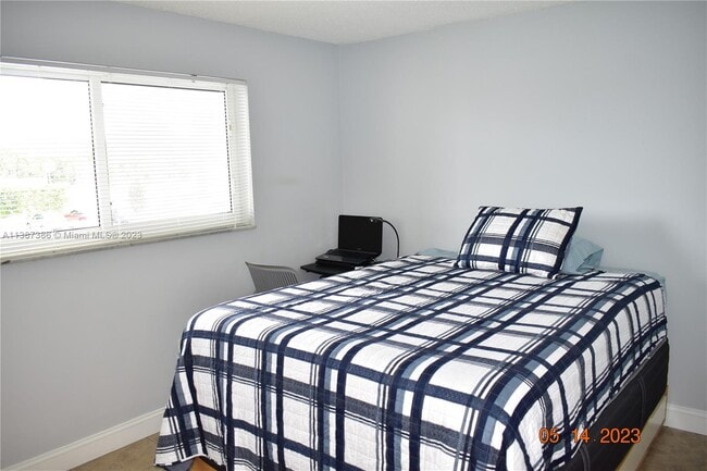 Building Photo - 8590 Sunrise Lakes Blvd