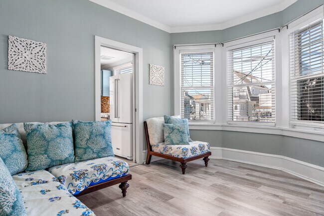 Building Photo - 100 S Amherst Ave