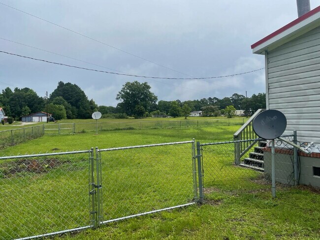 Building Photo - 7808 Toogoodoo Rd