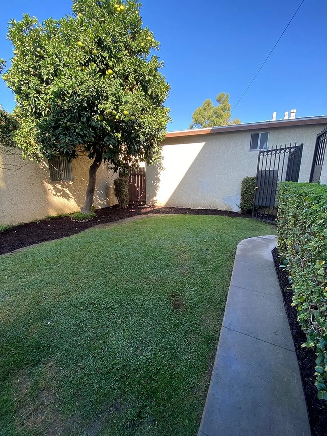 Building Photo - 3106 E 15th St