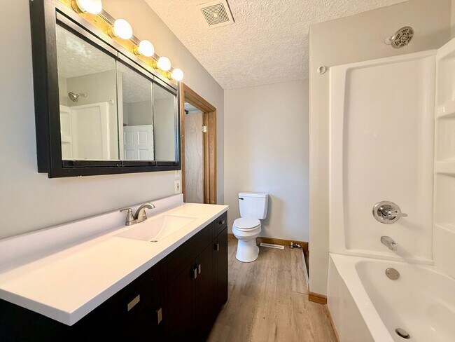 Building Photo - Stunning 3-Bedroom Home with Everything You’ve Been Looking For!