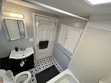 Building Photo - 5 Drumore Cres