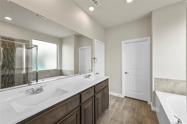 Building Photo - 3318 Camden Creek Dr