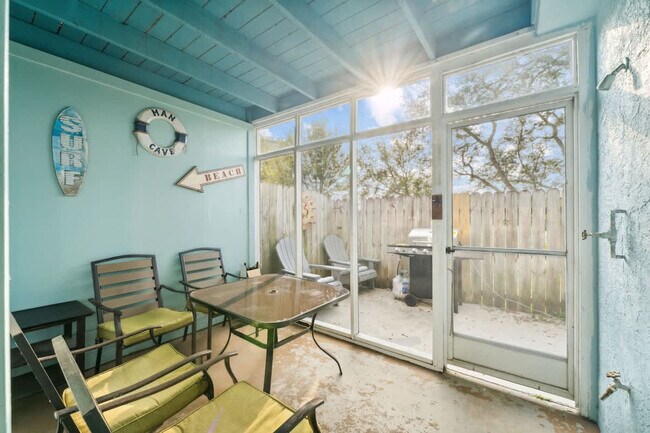 Building Photo - 17212 Front Beach Rd