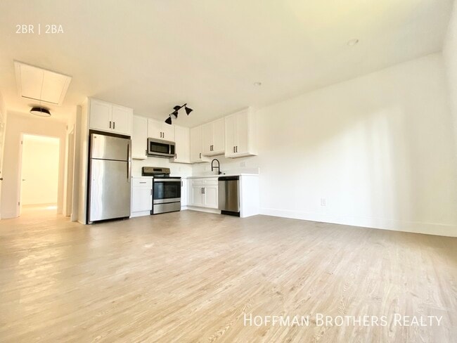 Building Photo - 1936 New England St