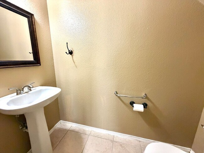 Building Photo - Spacious 3 Bedroom Home with Loft in Bulverde Village
