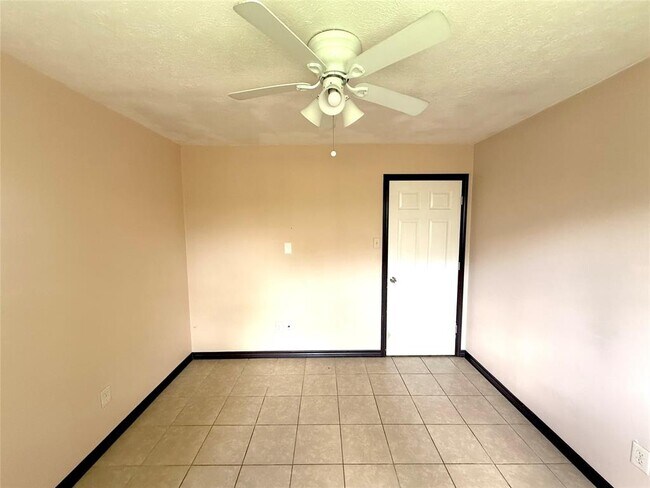Building Photo - 7130 Kings Dr